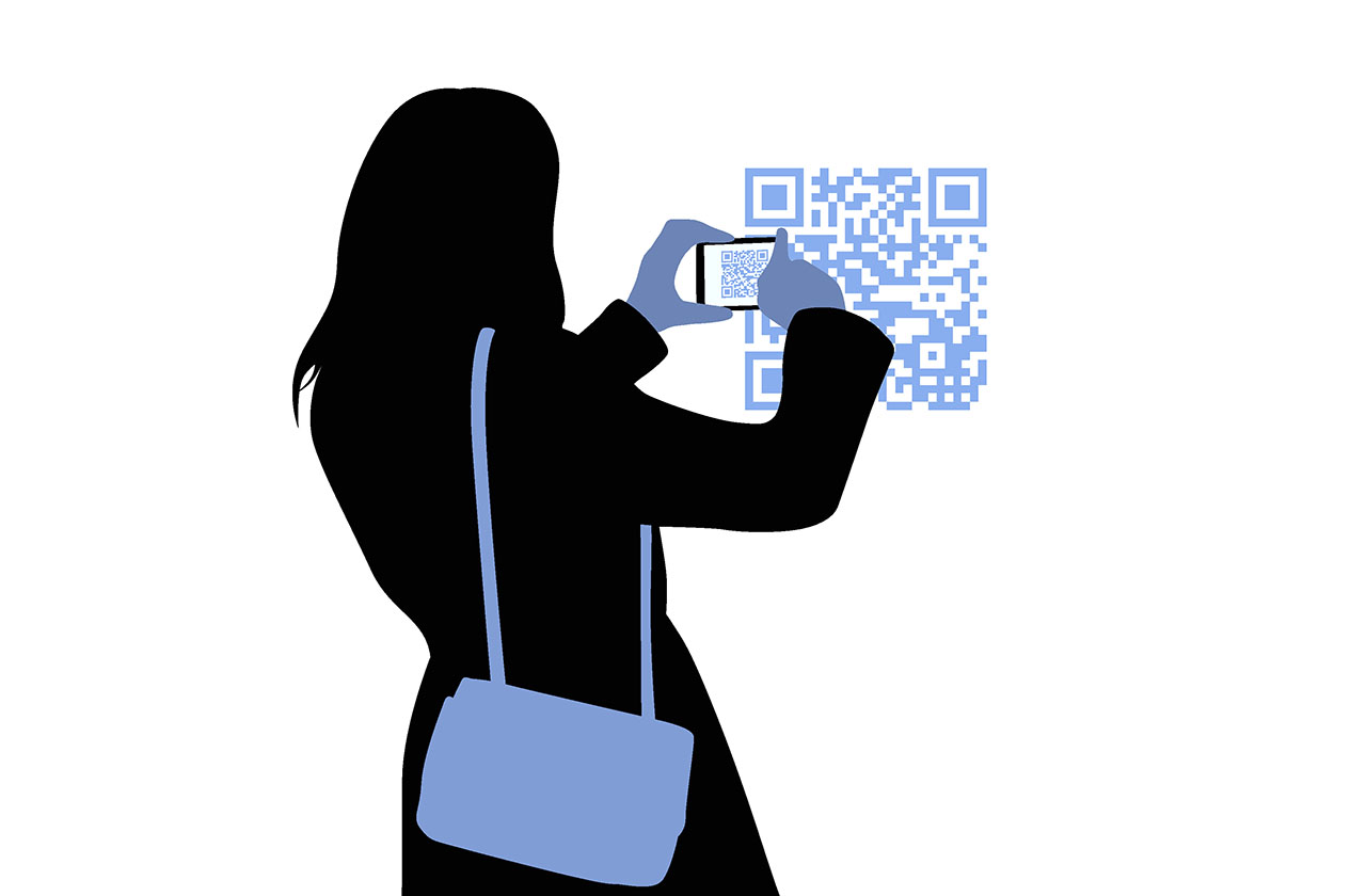Kvinne bruker QR-kode for å registrere seg på kurs Kvinne bruker QR-kode for å registrere seg på kurs